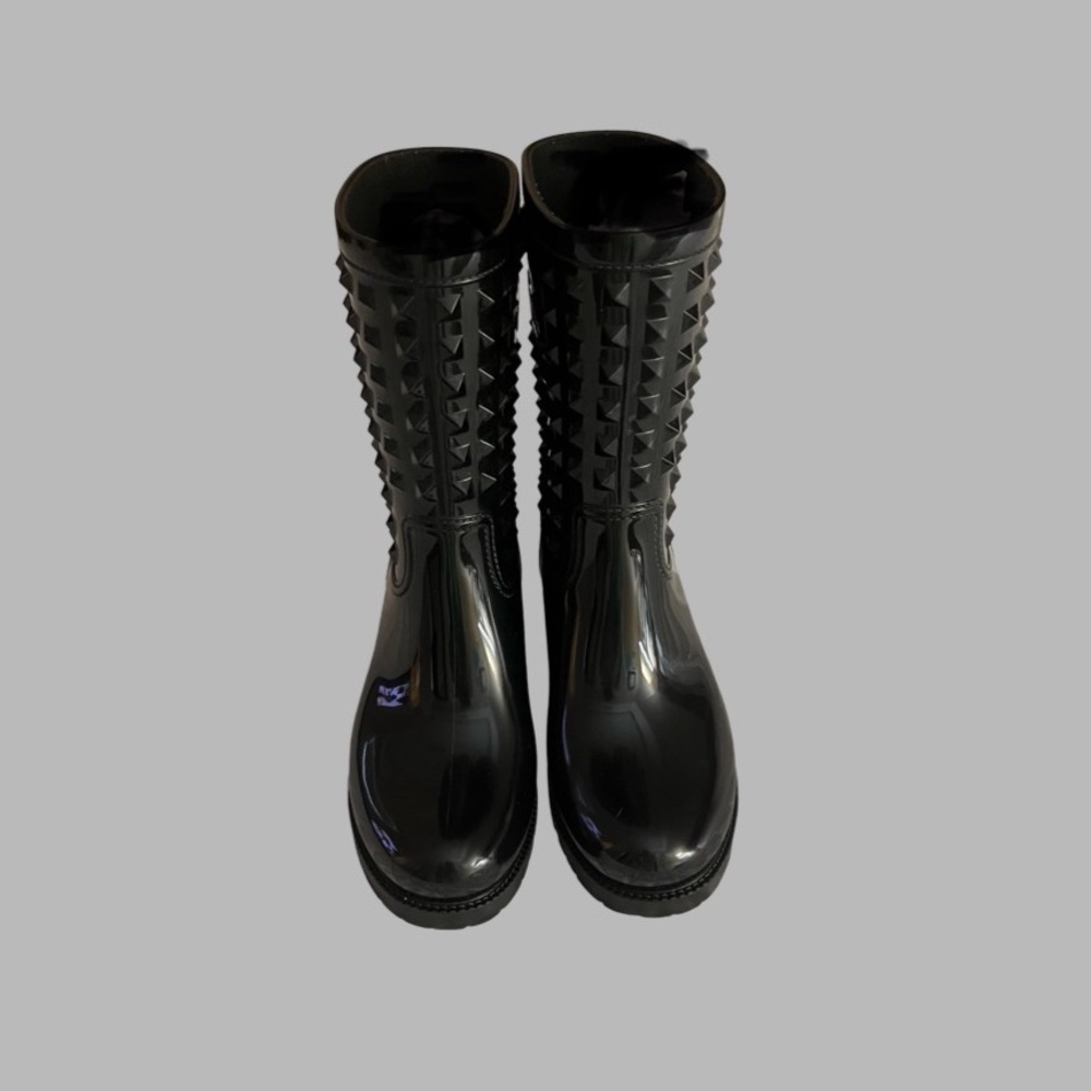 Valentino Garavani Rockstud Short Rain
Boots Size 6 with box & dust bag, - Picture 4 of 12